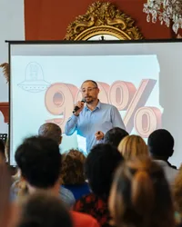 Damien Launay, conférencier management intergenerationnel